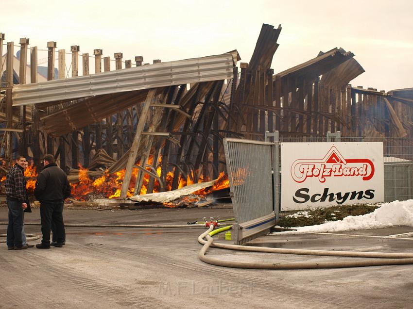 Grossbrand Holzlager Siegburg Industriestr P391.JPG